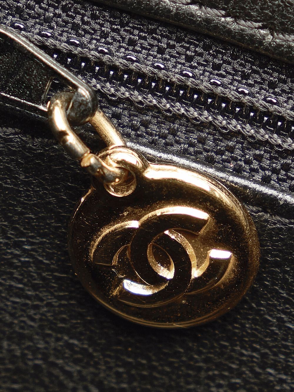 фото Chanel pre-owned сумка-тоут medallion 2002-2003-го года