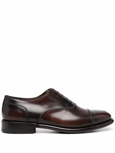 Ferragamo Brogue com design perfurado
