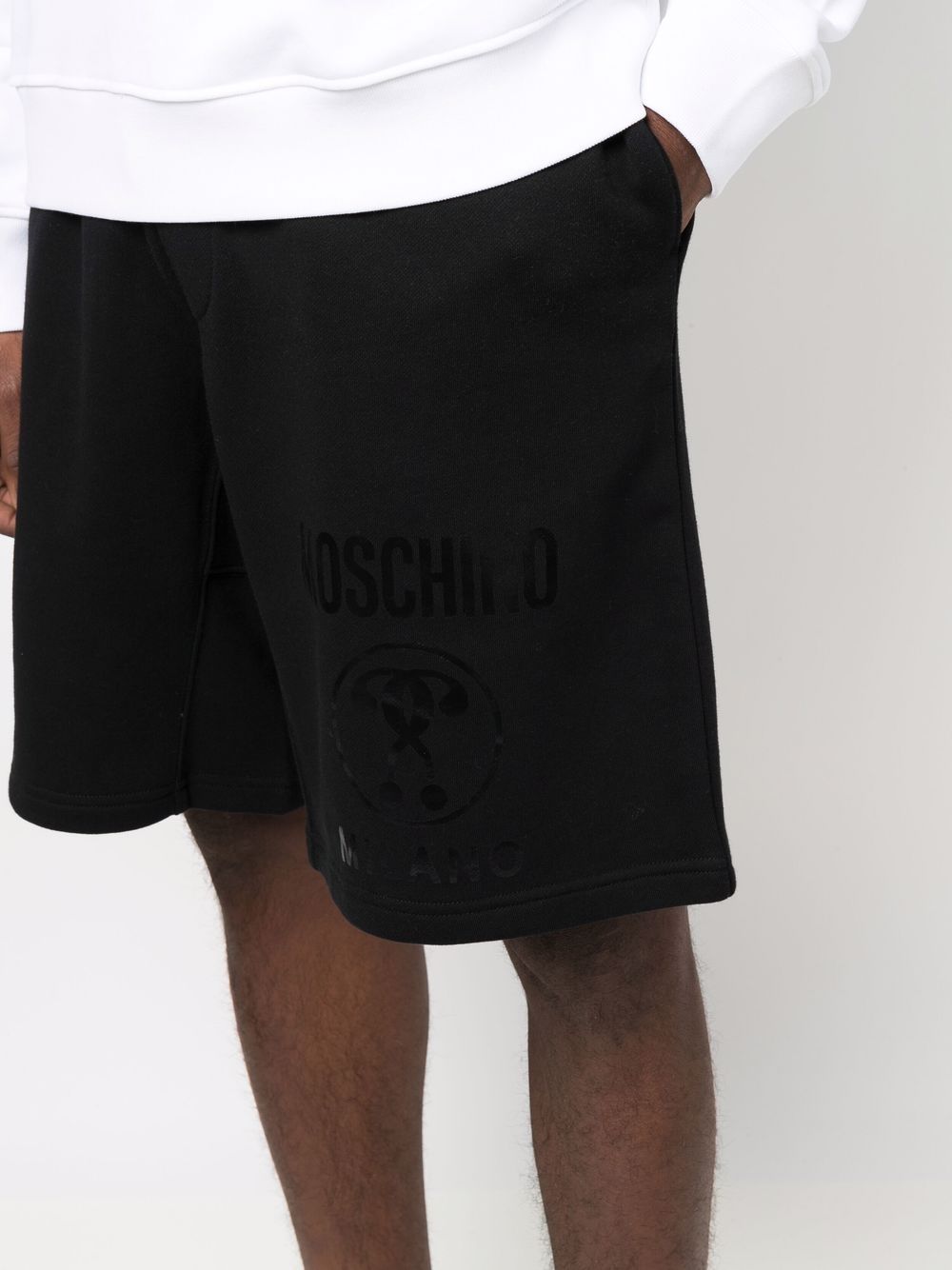 Shop Moschino Logo-print Track Shorts In Schwarz