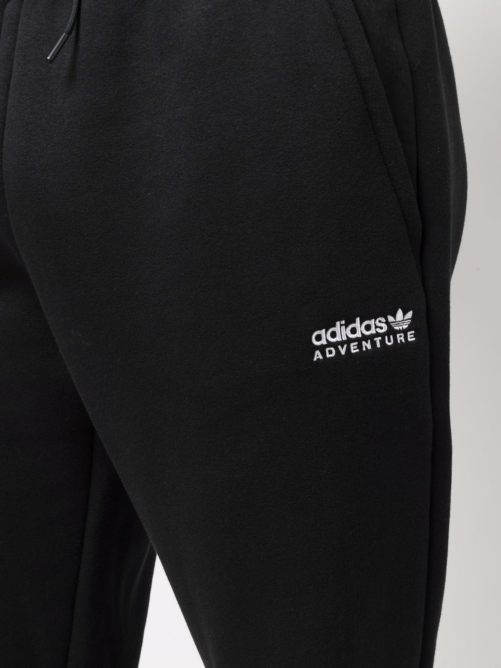 фото Adidas зауженные джоггеры adventure originals