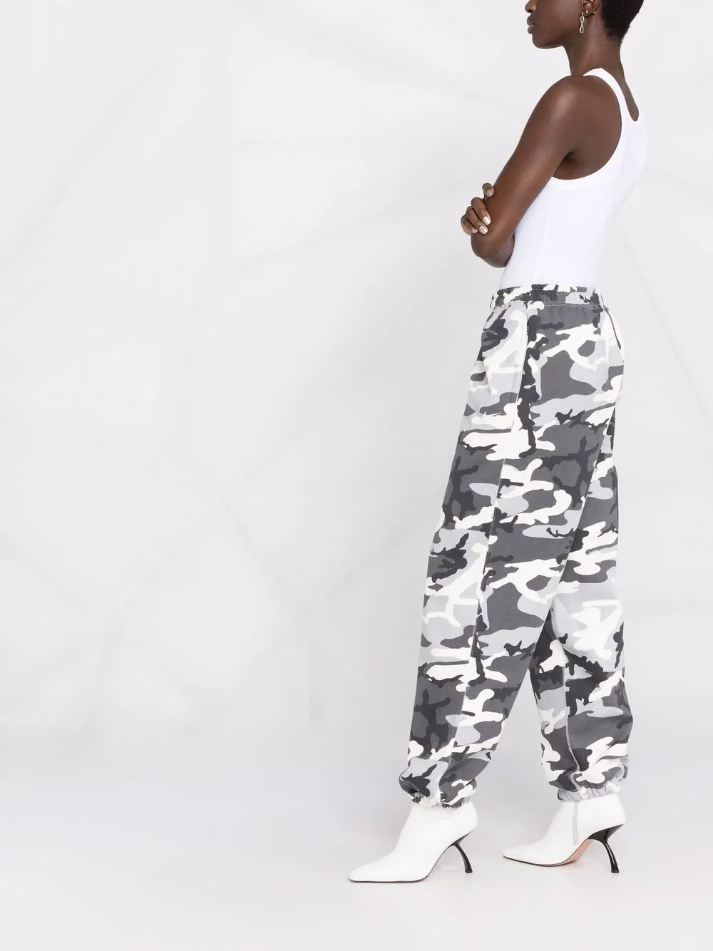 фото Nike зауженные брюки с камуфляжным принтом