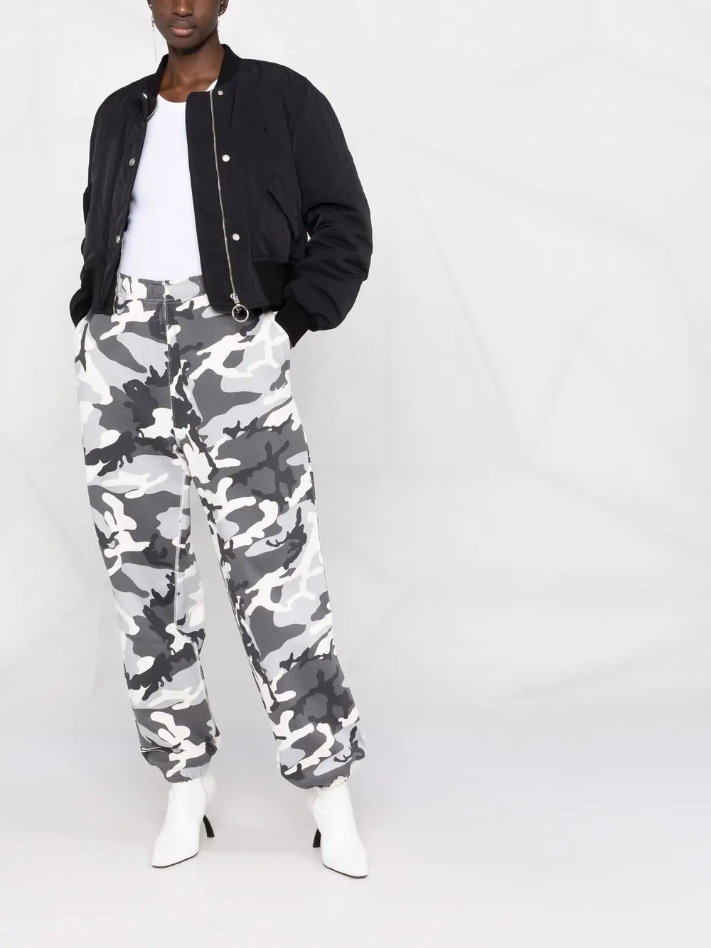 фото Nike зауженные брюки с камуфляжным принтом