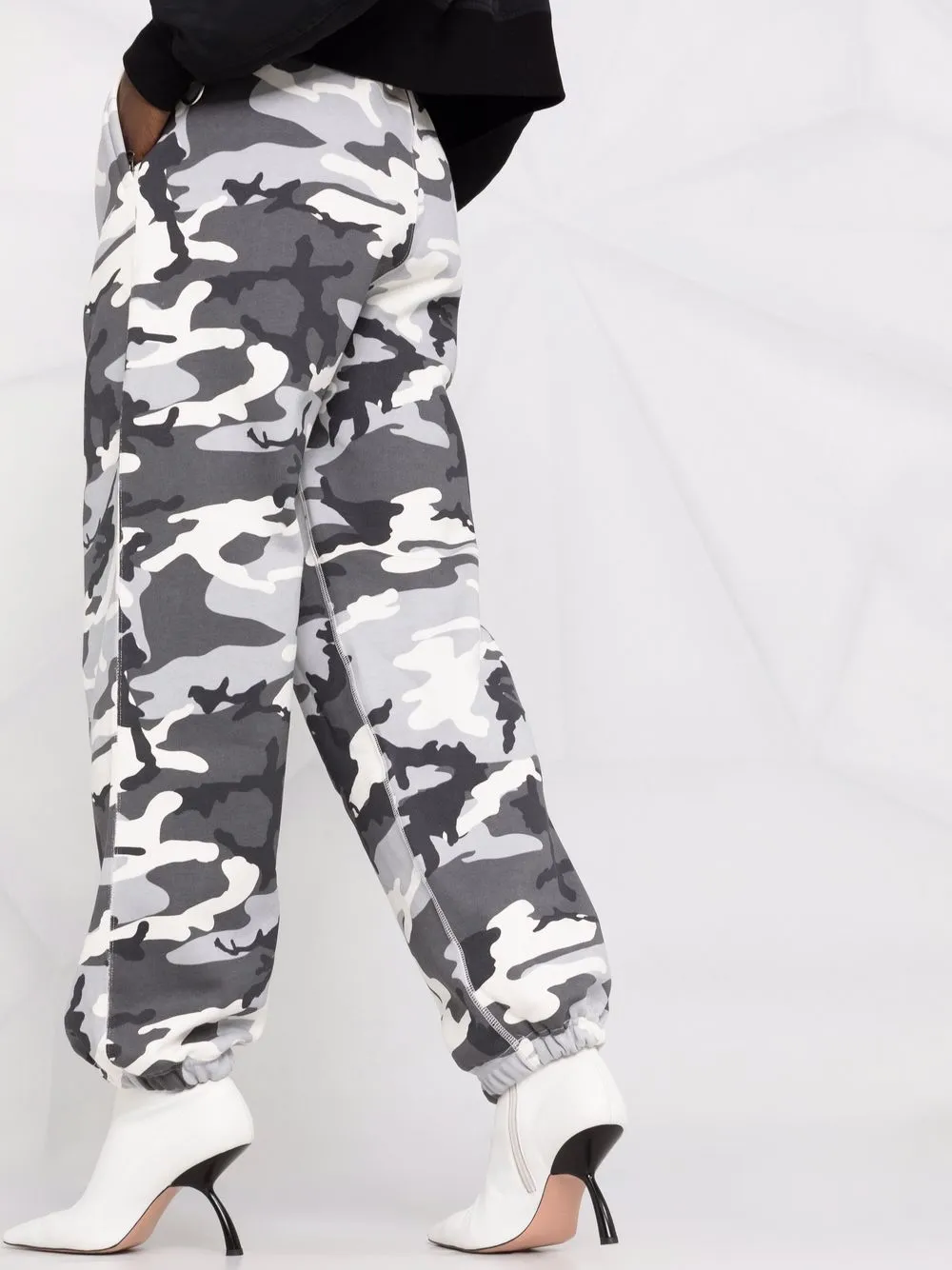 фото Nike зауженные брюки с камуфляжным принтом