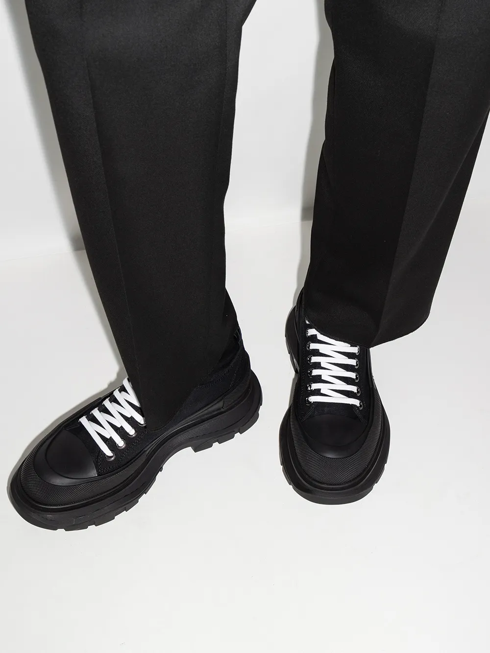 фото Alexander mcqueen кроссовки tread slick
