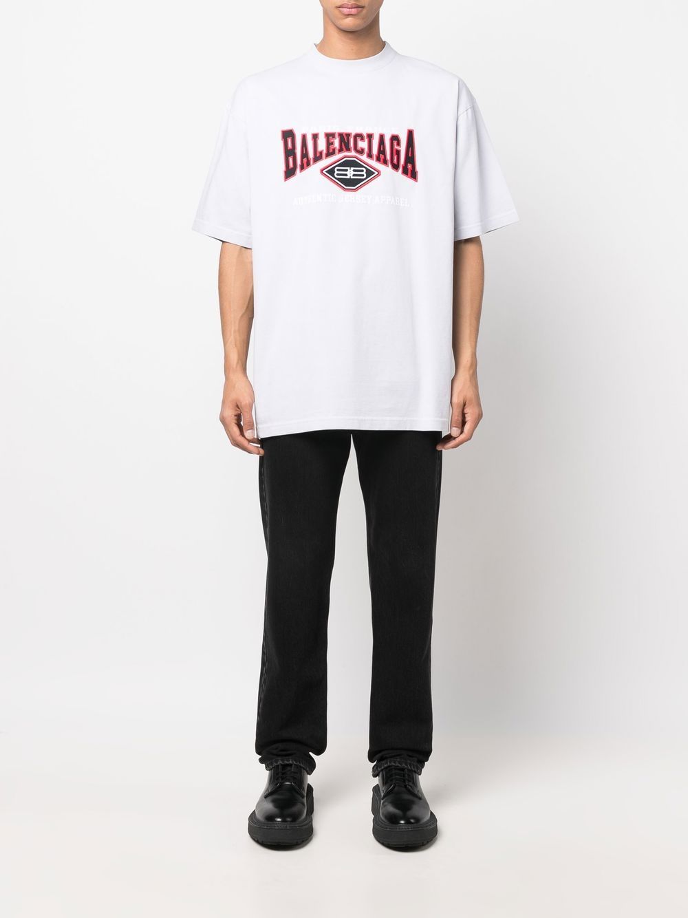 Balenciaga logo-embroidered short-sleeved T-shirt - Farfetch