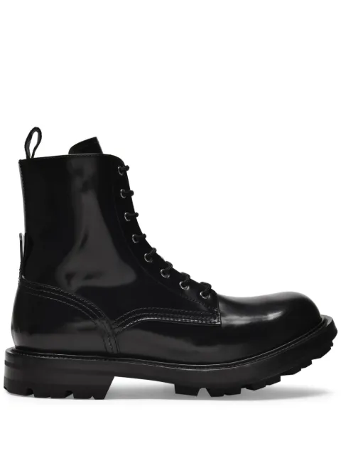Alexander McQueen بوت كاحل بلمعان بارز