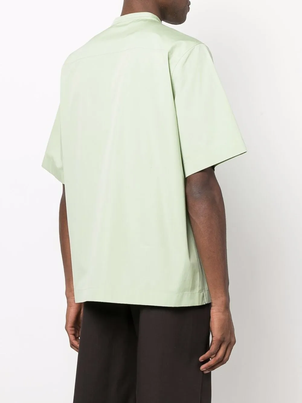 商品描述新季jil sander短袖衬衫直领,正面纽扣,胸口饰有贴袋,短袖,平