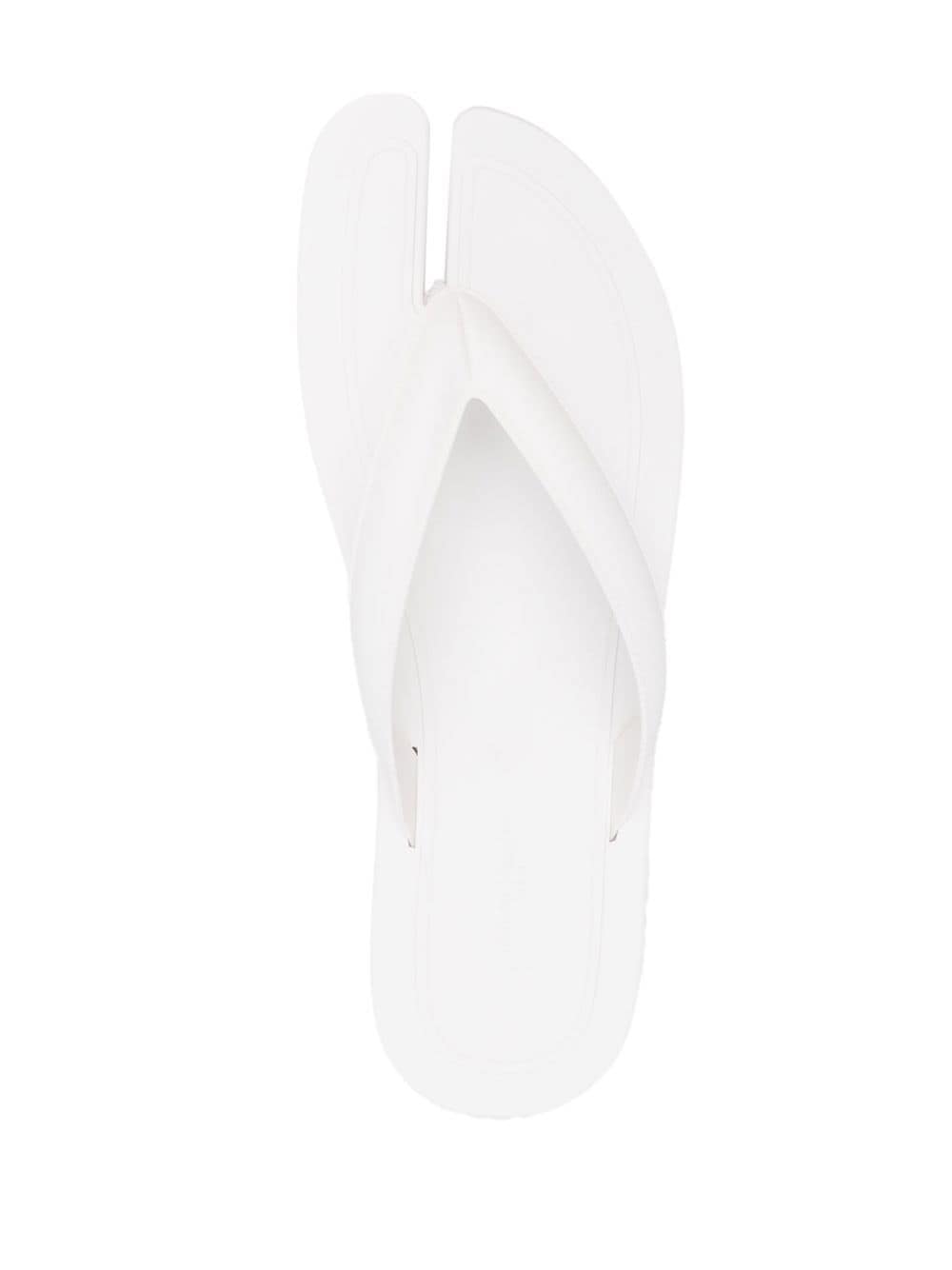 Shop Maison Margiela Thong-strap Slip-on Slides In Weiss