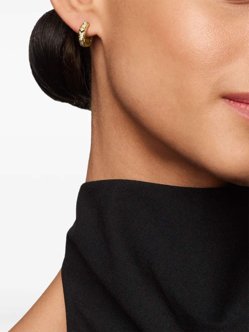 David Yurman 18kt yellow gold Modern Renaissance diamond huggie hoop earrings (12.3mm) | Image 2