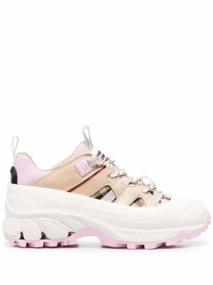 Chaussures Burberry pour Femmes en soldes | FASHIOLA.fr