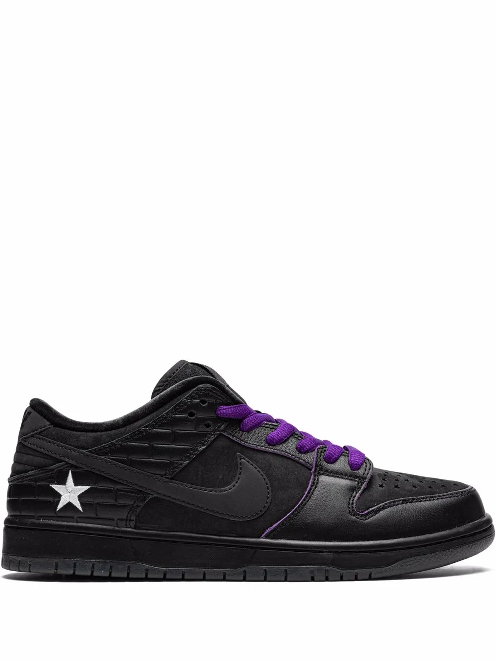 x Familia SB Dunk Low First Avenue sneakers