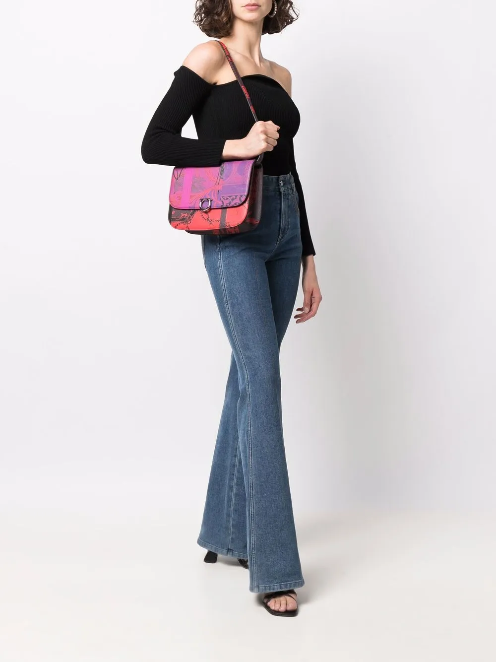 фото Salvatore ferragamo сумка на плечо с декором gancini