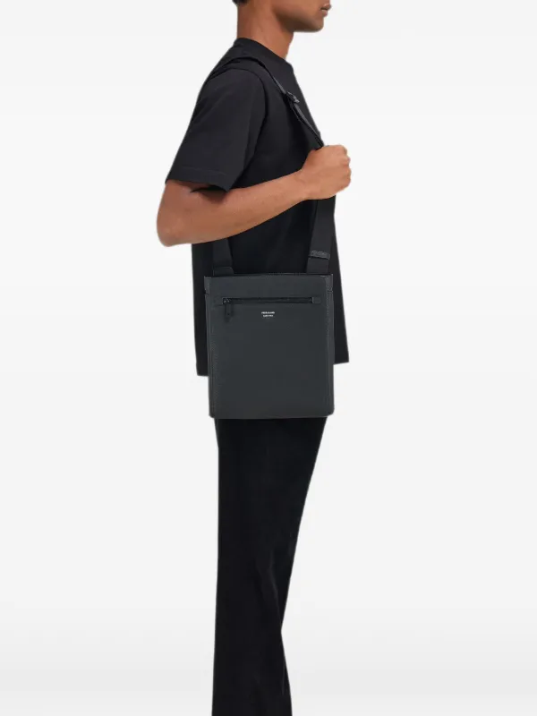 フェラガモ　ブラックレザー ショルダーバッグ Ferragamo レザー ショルダーバッグ | ブラック | FARFETCH JP
