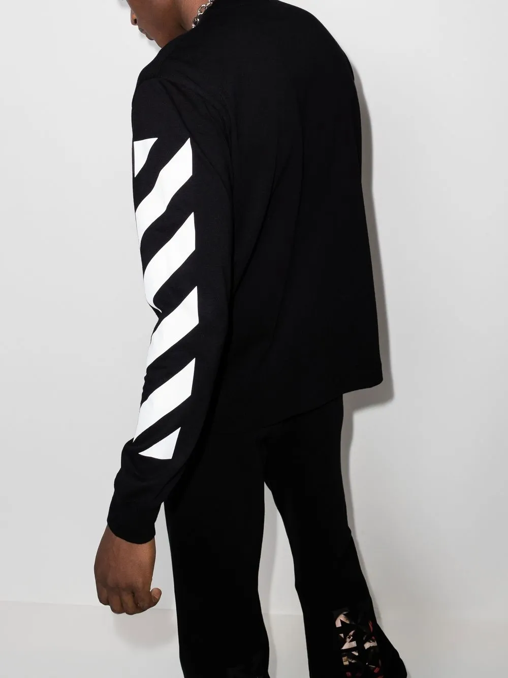  Off White Langarmshirt Mit Diagonalen Streifen   Schwarz 