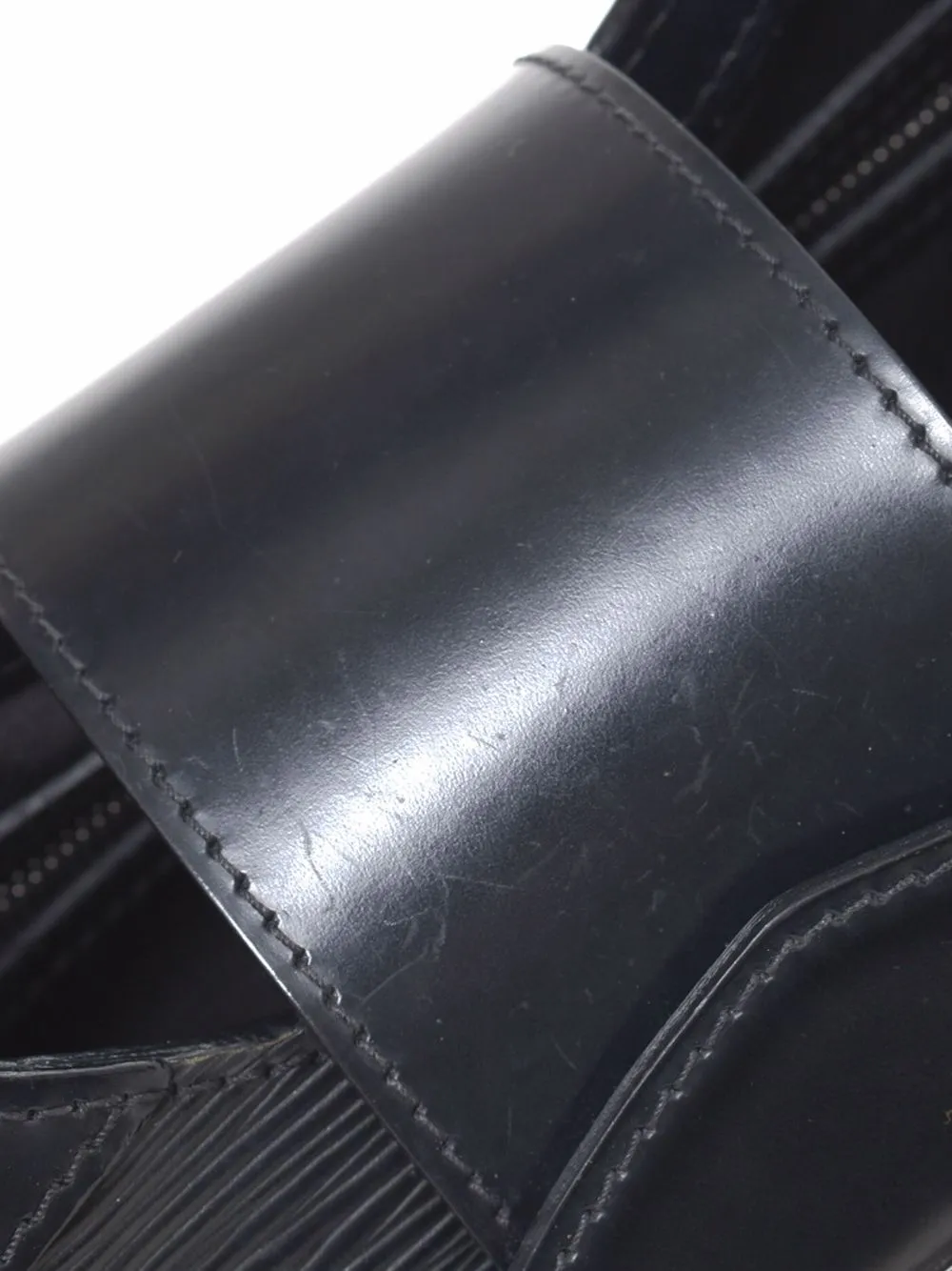 фото Louis vuitton сумка montaigne pre-owned