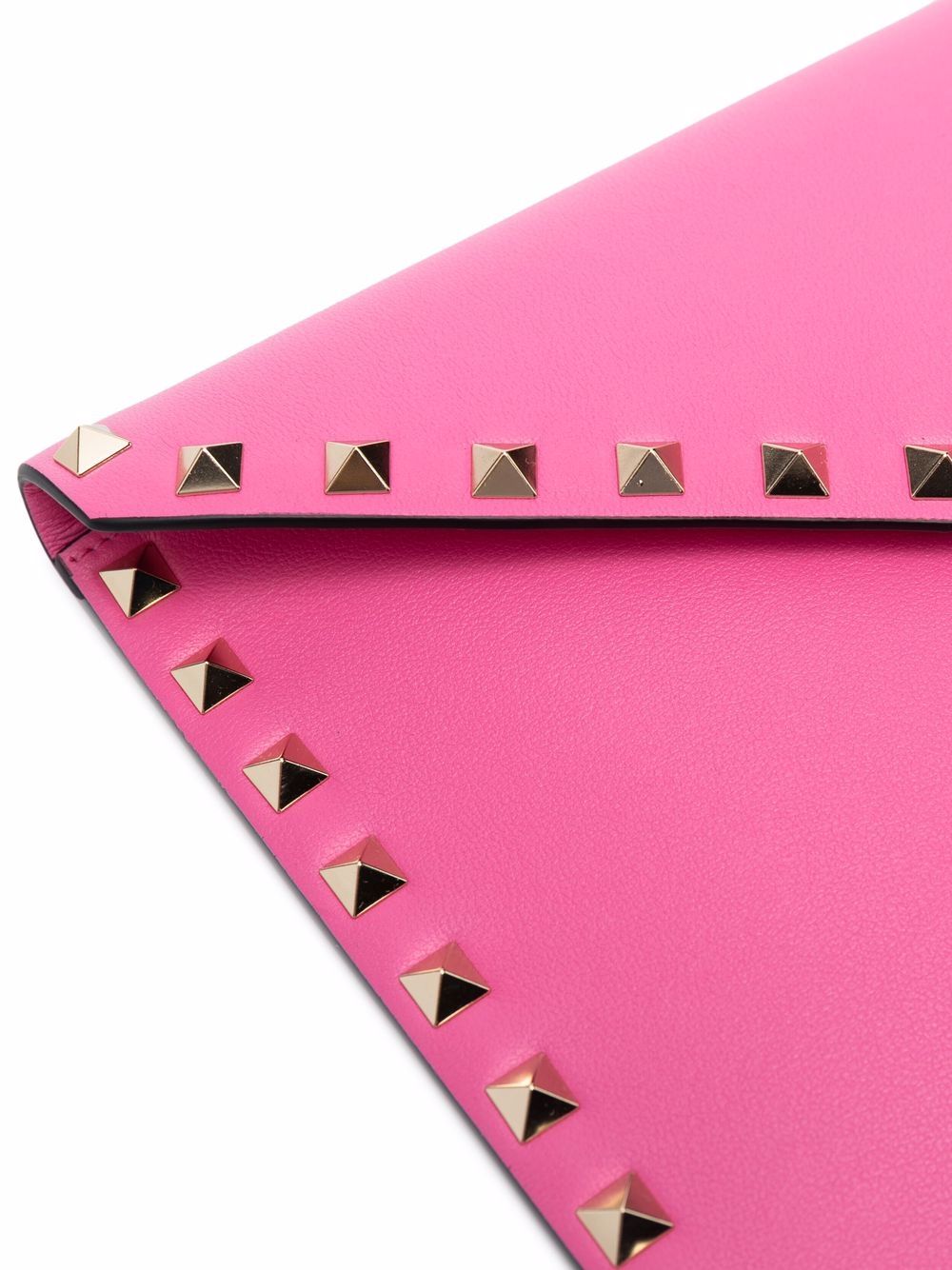 фото Valentino garavani rockstud leather clutch bag