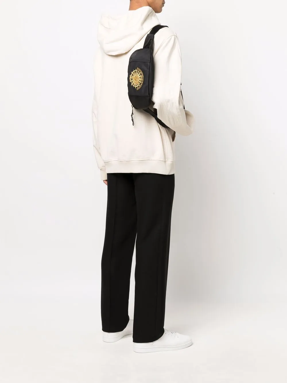 фото Versace jeans couture поясная сумка с вышитым логотипом