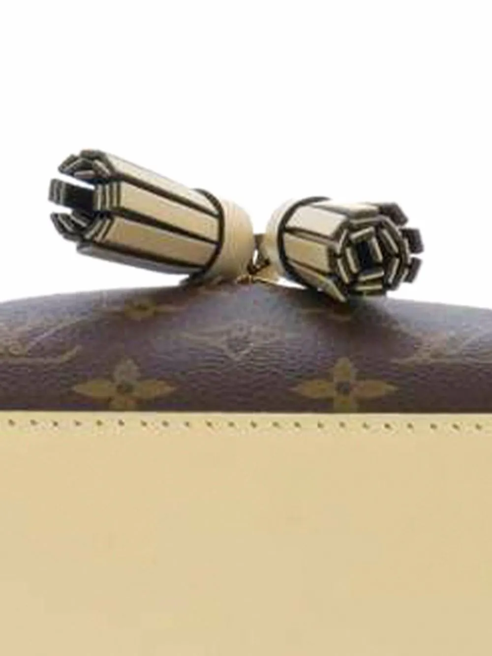 фото Louis vuitton каркасная сумка saintonge pre-owned