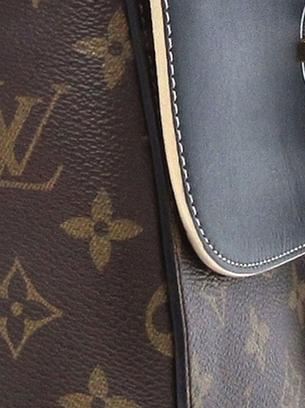 фото Louis vuitton сумка chain it pm pre-owned