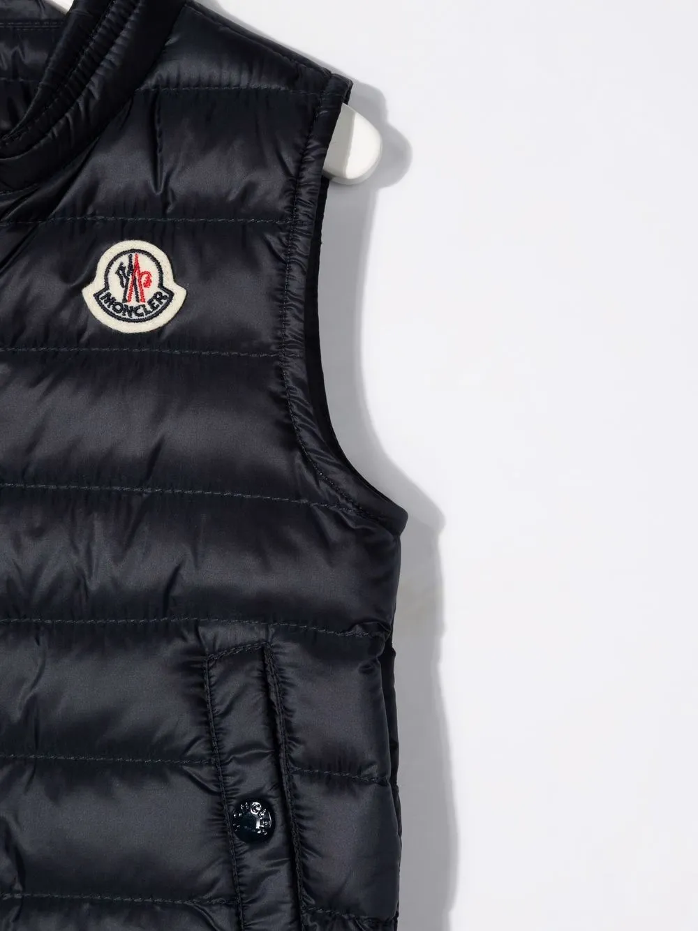 фото Moncler enfant дутый жилет с нашивкой-логотипом