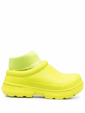 Uggs crocs 2024 toe shoes