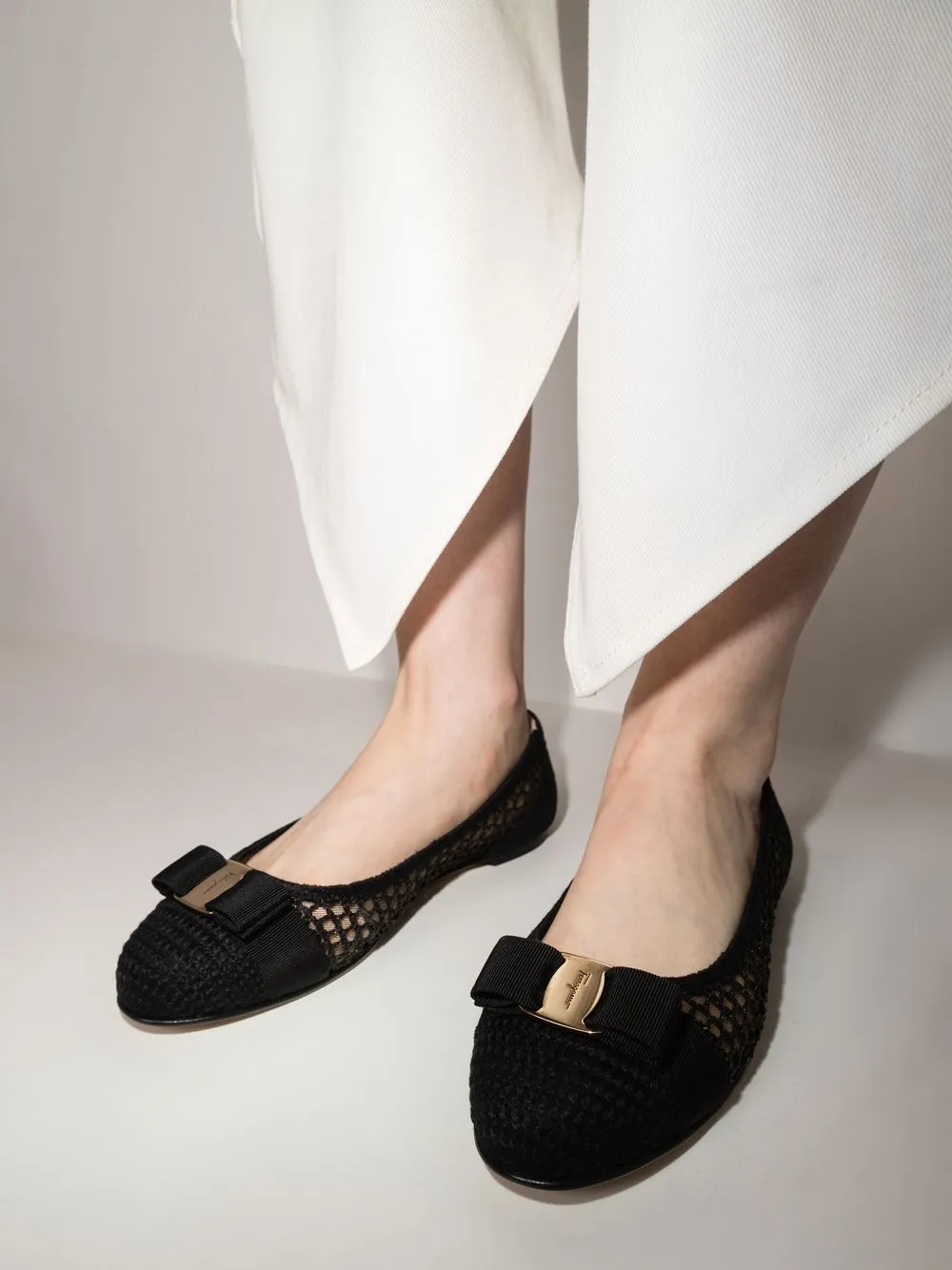 Ferragamo Varina Bow-embellished Balleria Shoes In Black