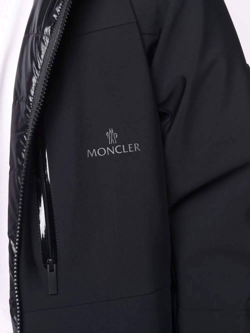 фото Moncler пуховик с логотипом