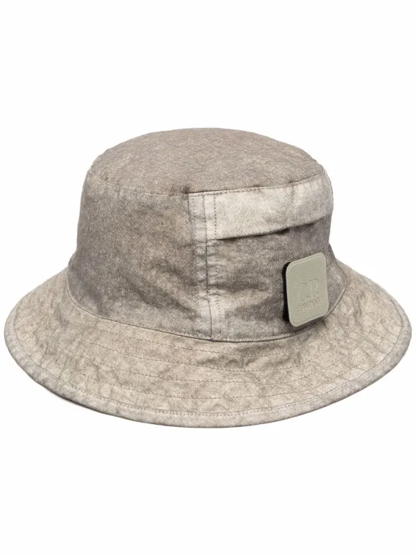 Shop C.P. Company logo-patch bucket hat 