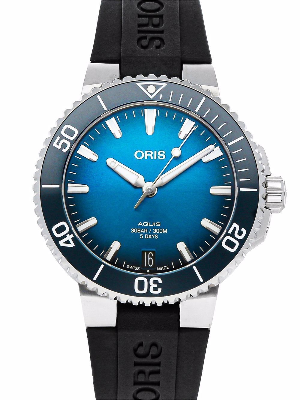 фото Oris наручные часы aquis date pre-owned 41 мм 2021-го года