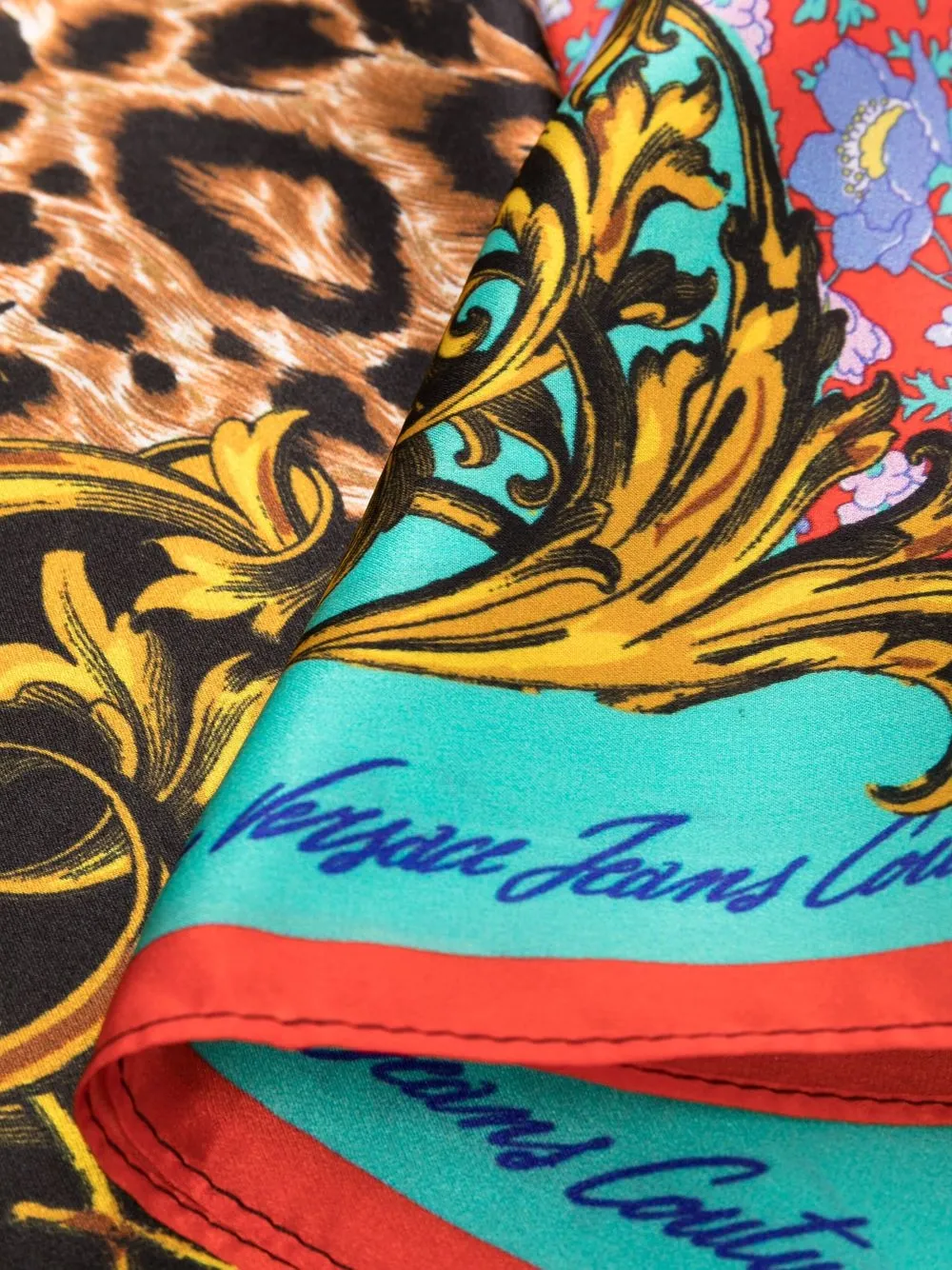 фото Versace jeans couture шелковый платок с принтом в технике пэчворк