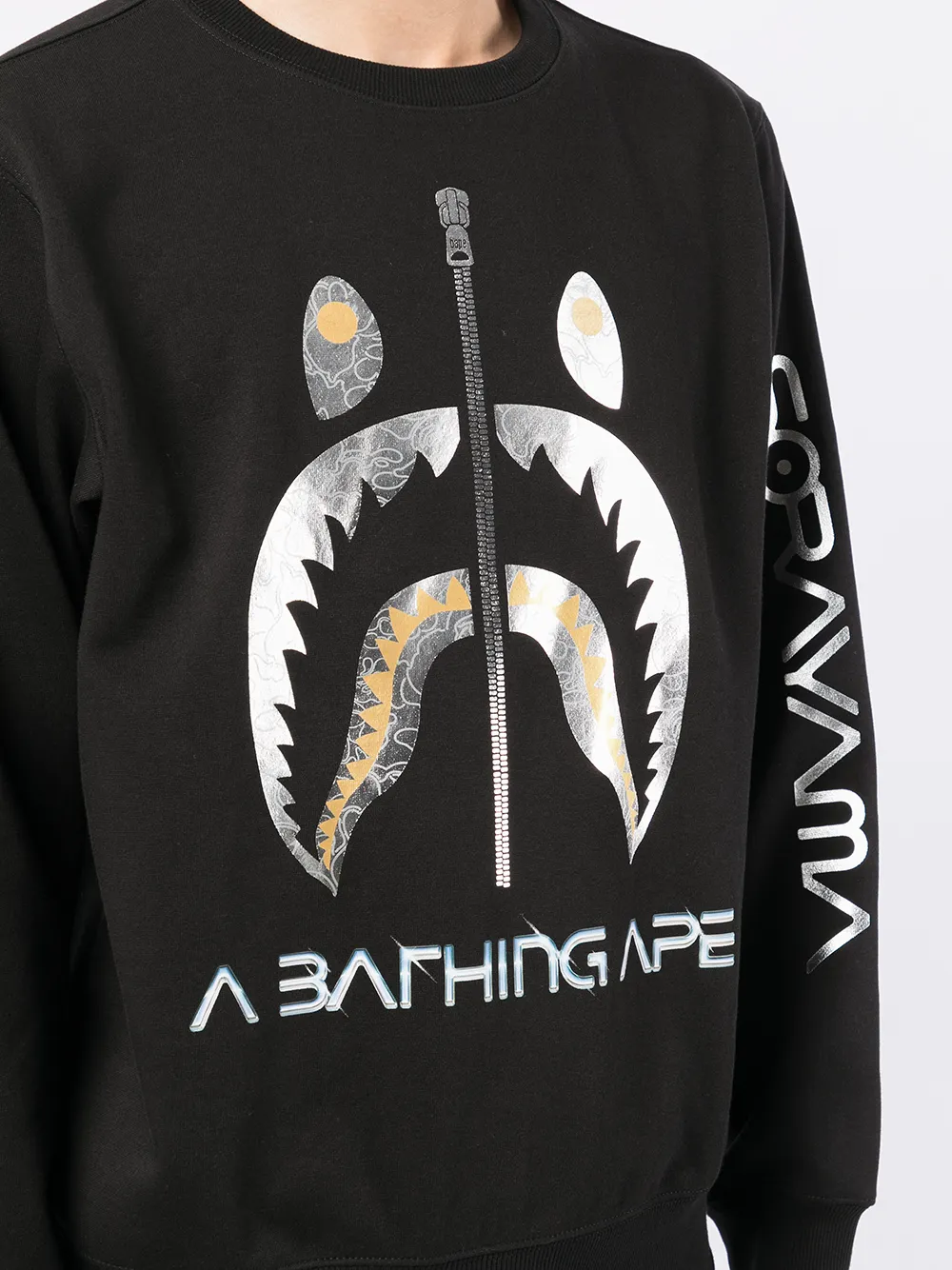 фото A bathing ape® толстовка shark с круглым вырезом из коллаборации с hajime sorayama