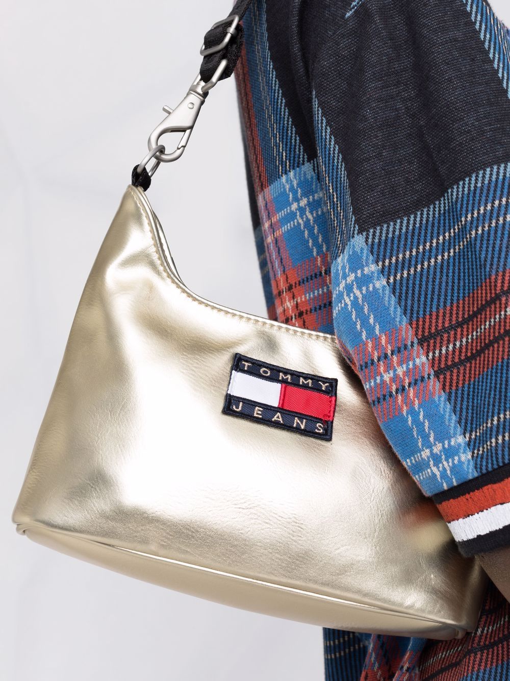 фото Tommy hilfiger сумка на плечо tommy с эффектом металлик