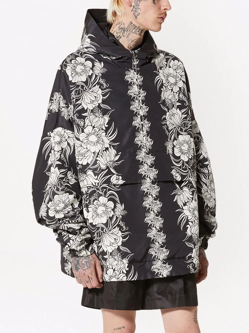 Valentino Garavani ヴァレンティノ グラフィック フーデッド