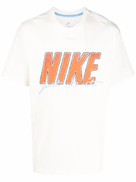 white nike logo t shirt