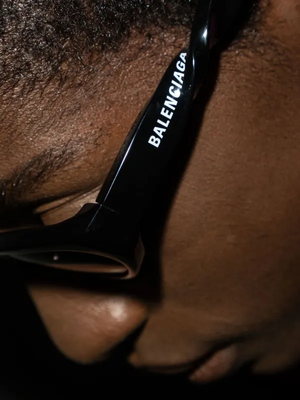 新品未使用 BALENCIAGA twist logo sunglasses Balenciaga Eyewear Twist logo-print Sunglasses | Black | FARFETCH