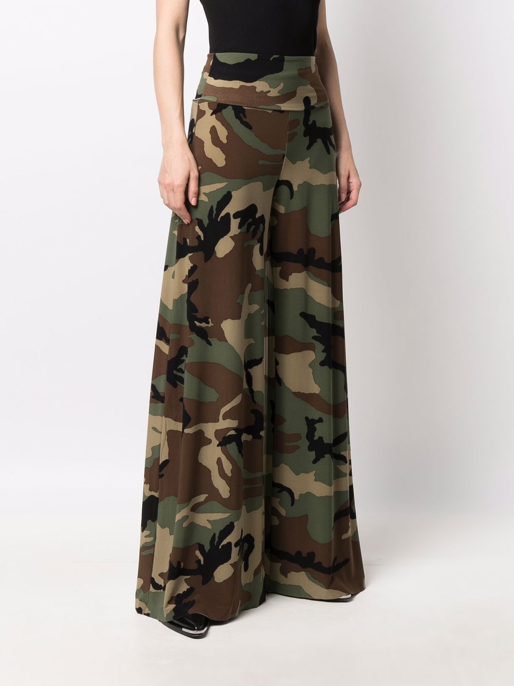 фото Norma kamali camouflage-print flared trousers