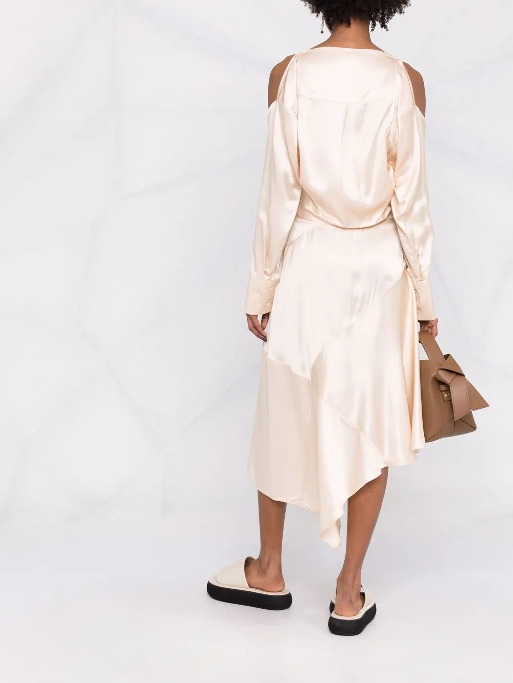 фото Jw anderson платье с открытыми плечами