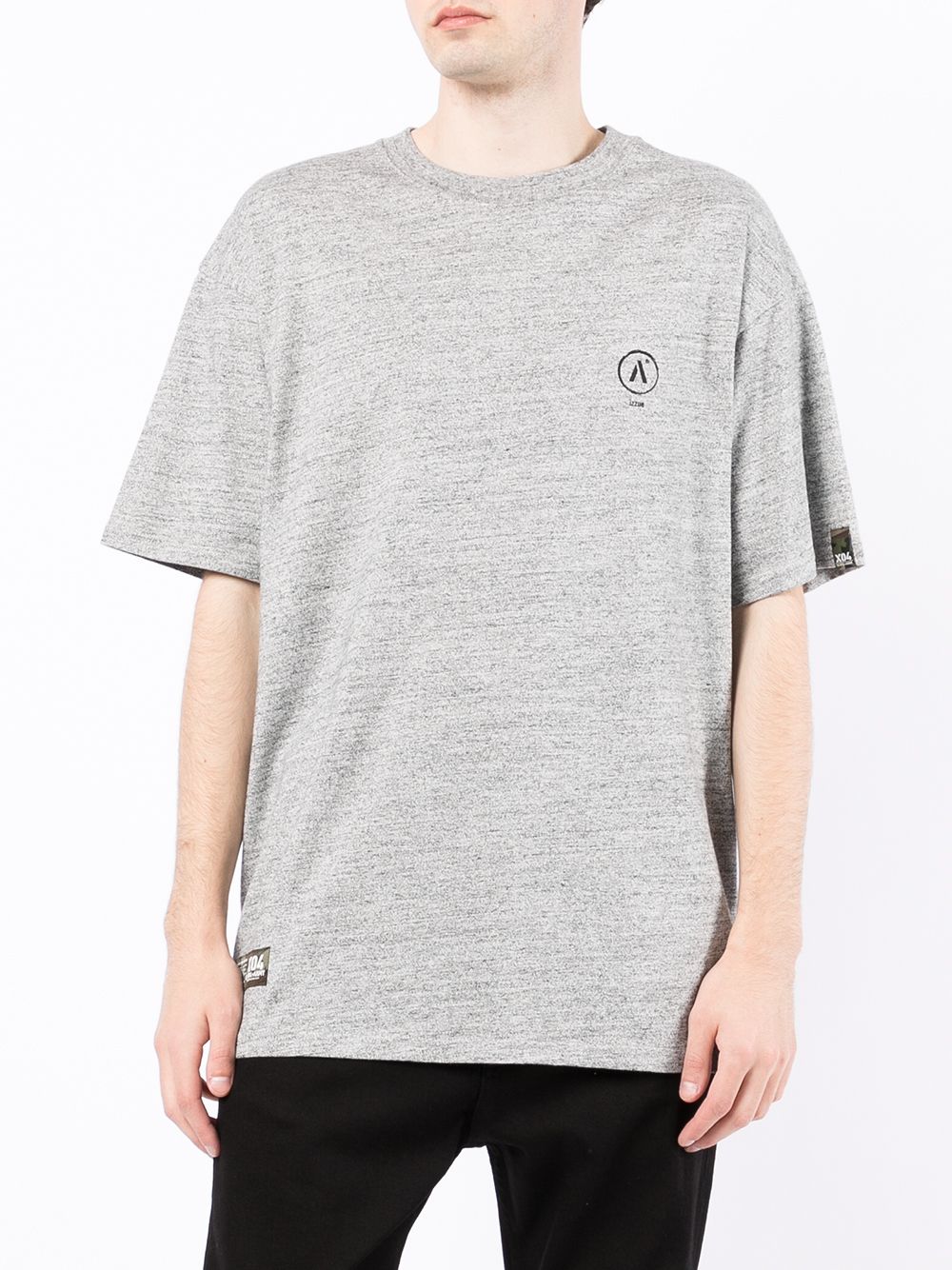 фото Izzue logo-print short-sleeved t-shirt