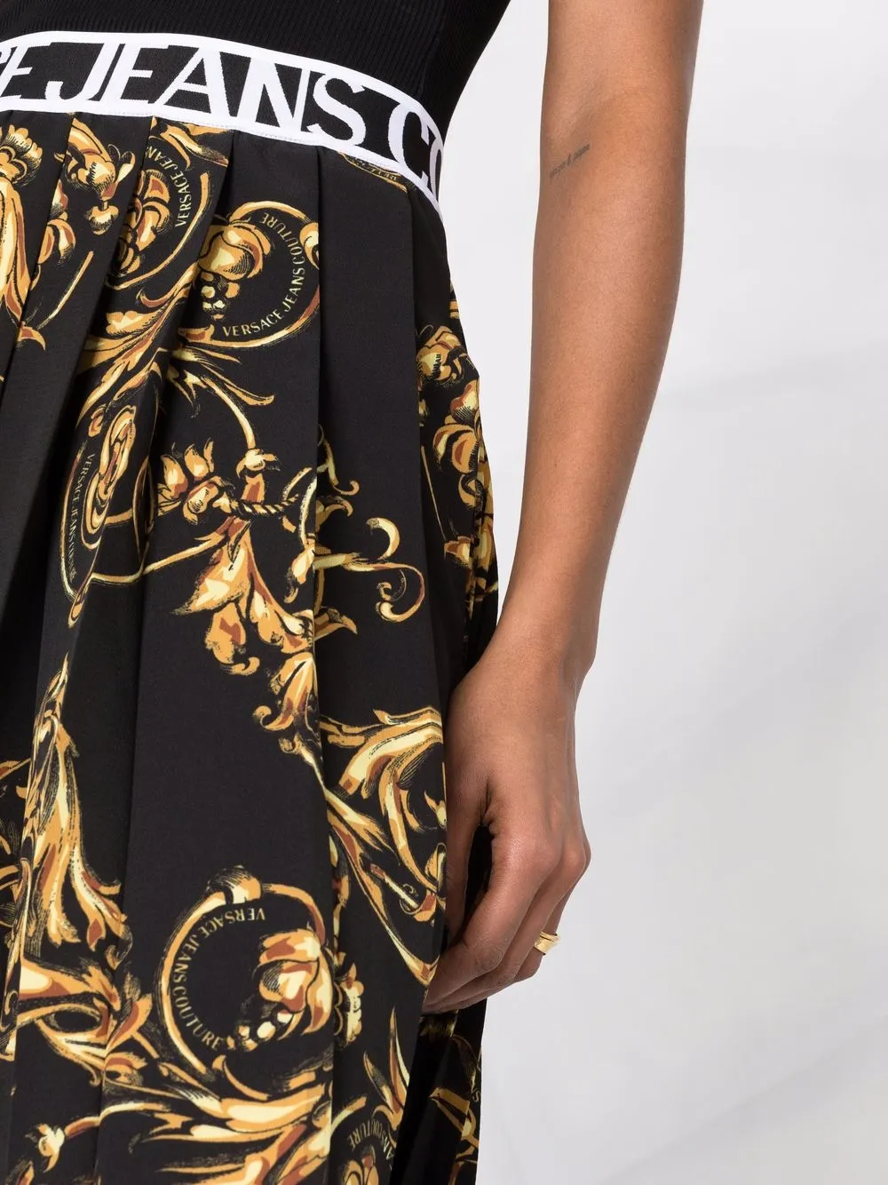 фото Versace jeans couture юбка с принтом regalia baroque