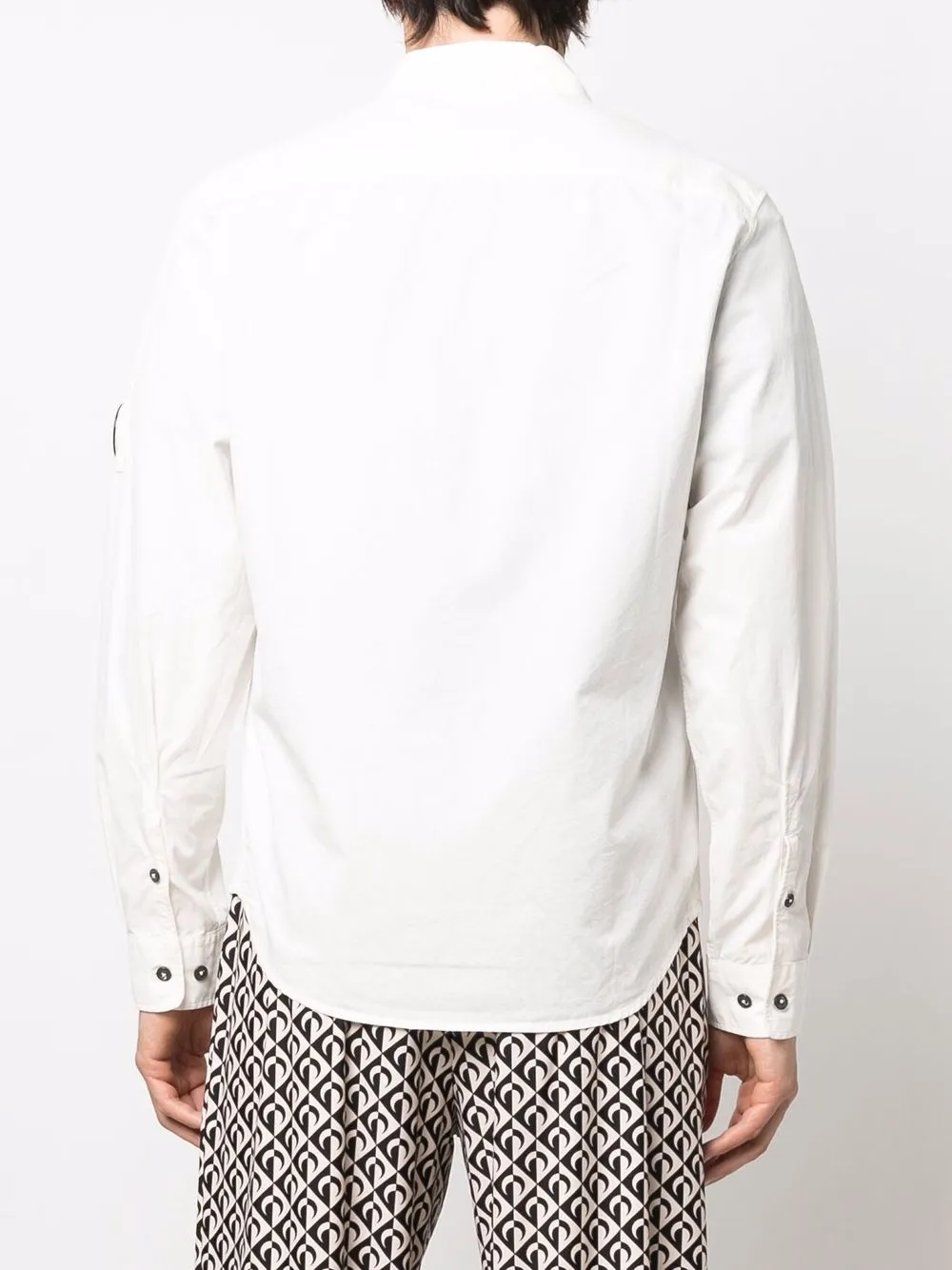 фото C.p. company lens-embellished long-sleeve shirt