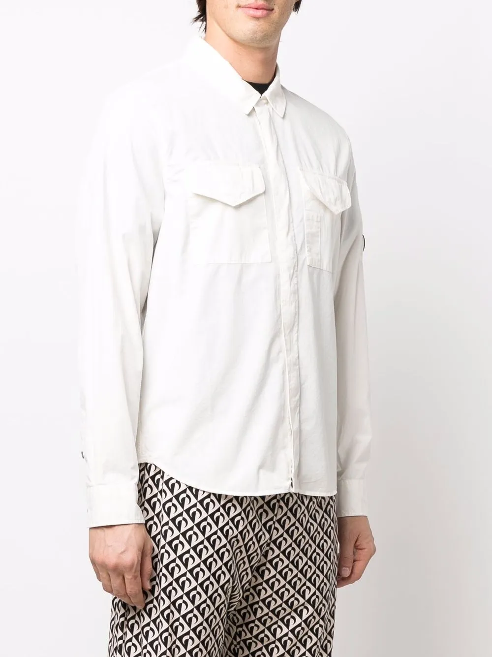 фото C.p. company lens-embellished long-sleeve shirt