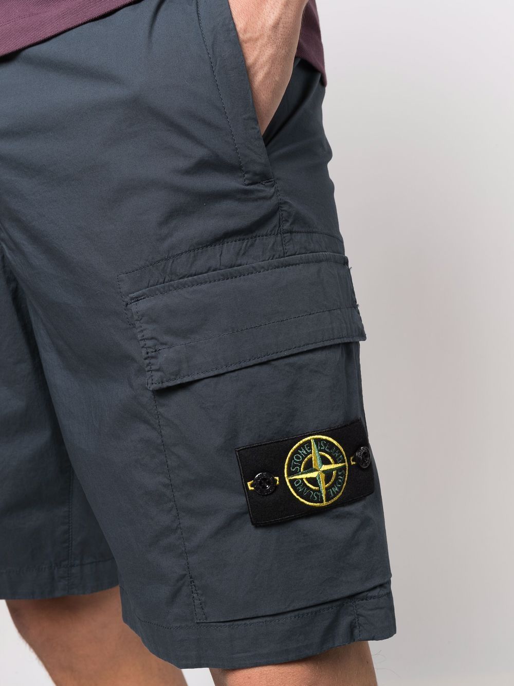 фото Stone island шорты карго с нашивкой compass