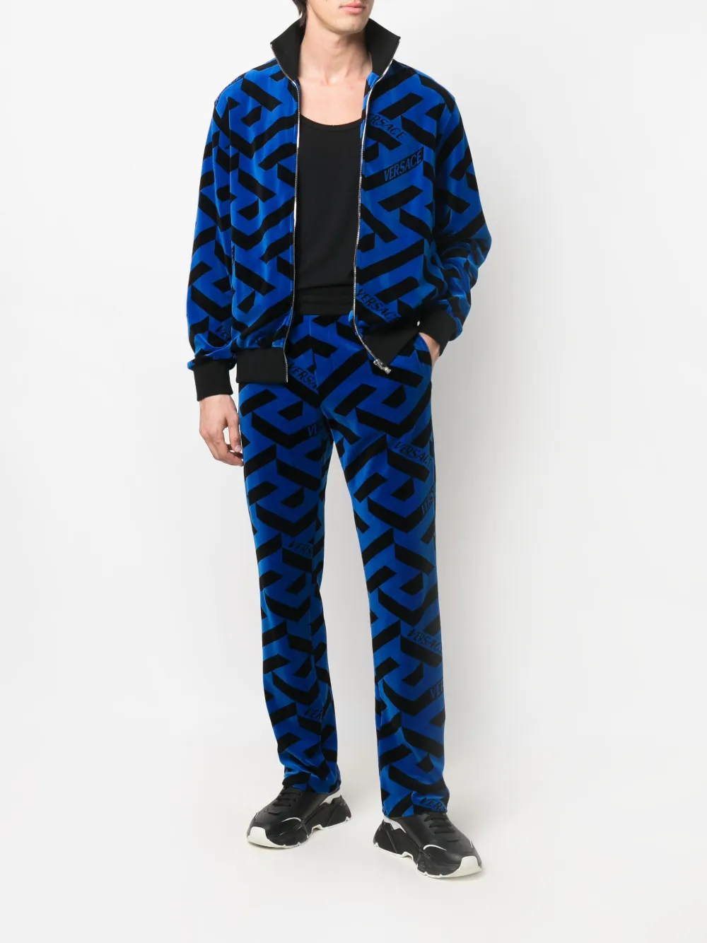 фото Versace спортивные брюки с геометричным узором