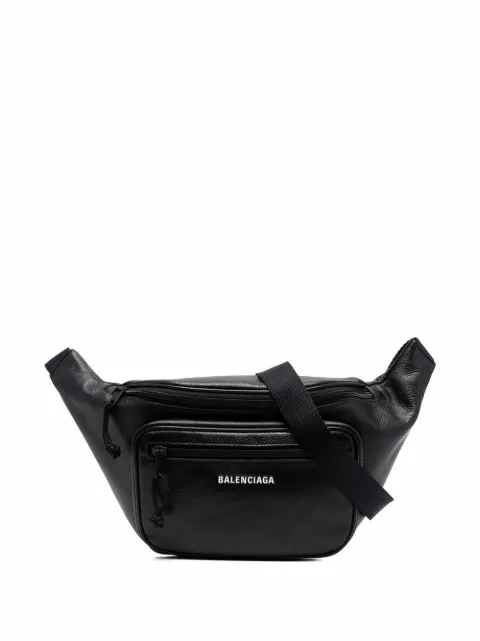 Balenciaga cangurera con cierre