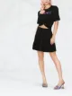 Versace تيشيرت قصير مزين بدبوس