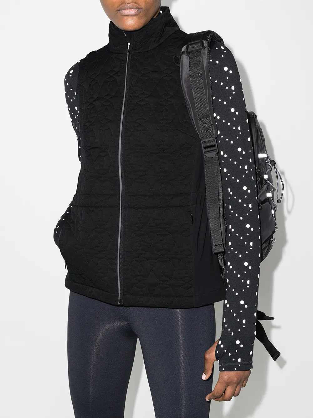 фото Sweaty betty жилет fast track с высоким воротником