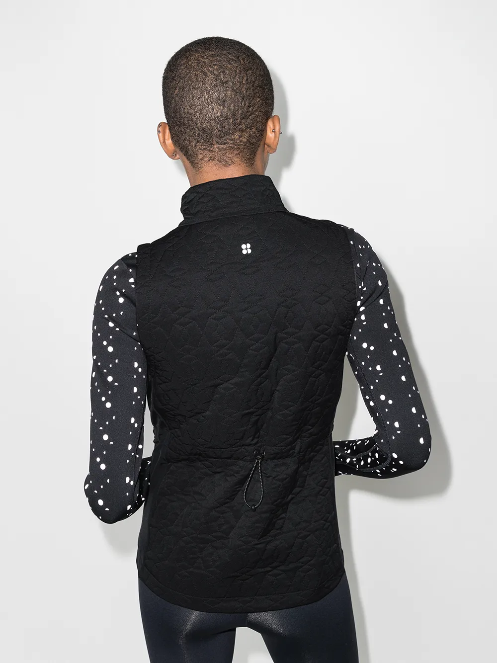 фото Sweaty betty жилет fast track с высоким воротником