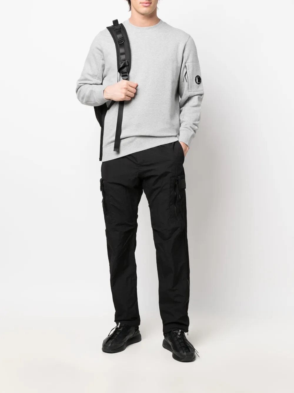 фото C.p. company logo patch mid-rise cargo trousers