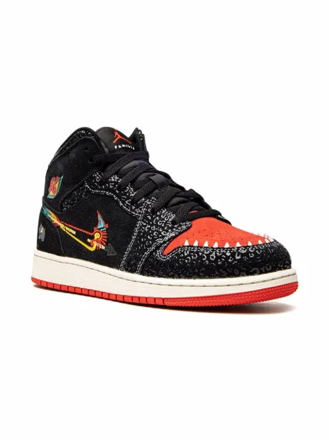 Jordan Kids Jordan 1 Mid SE "Siempre Familia" sneakers