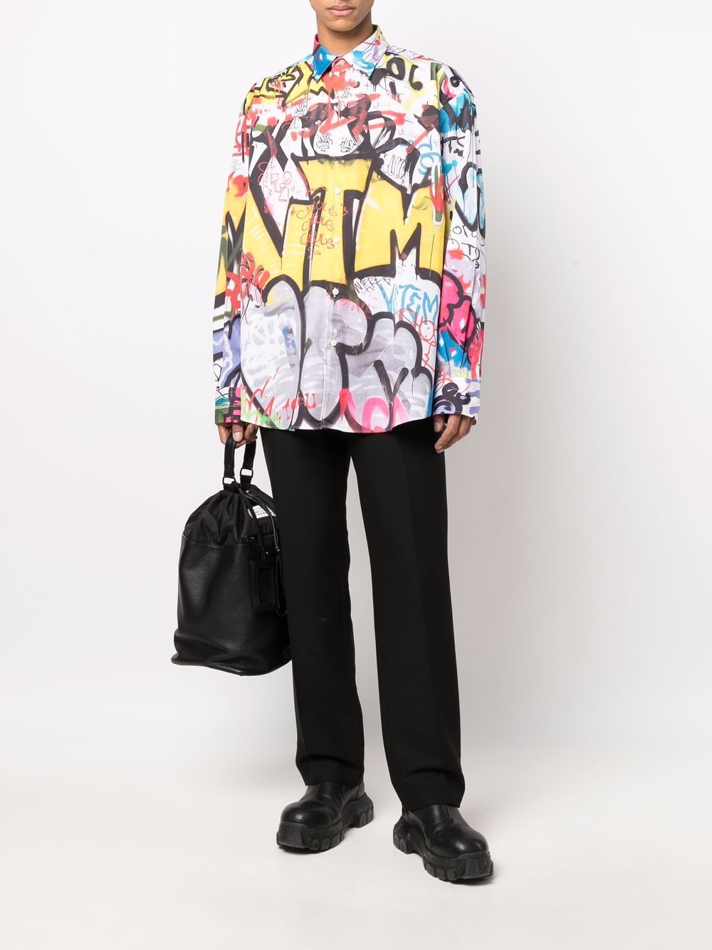 VETEMENTS Graffiti logo-print Shirt - Farfetch